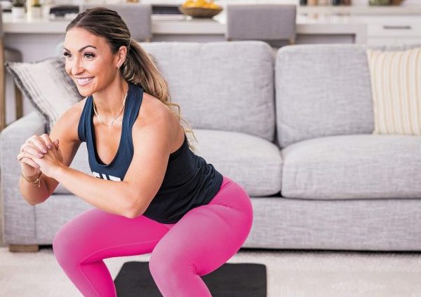 woman-squat-happy-fitness-routine